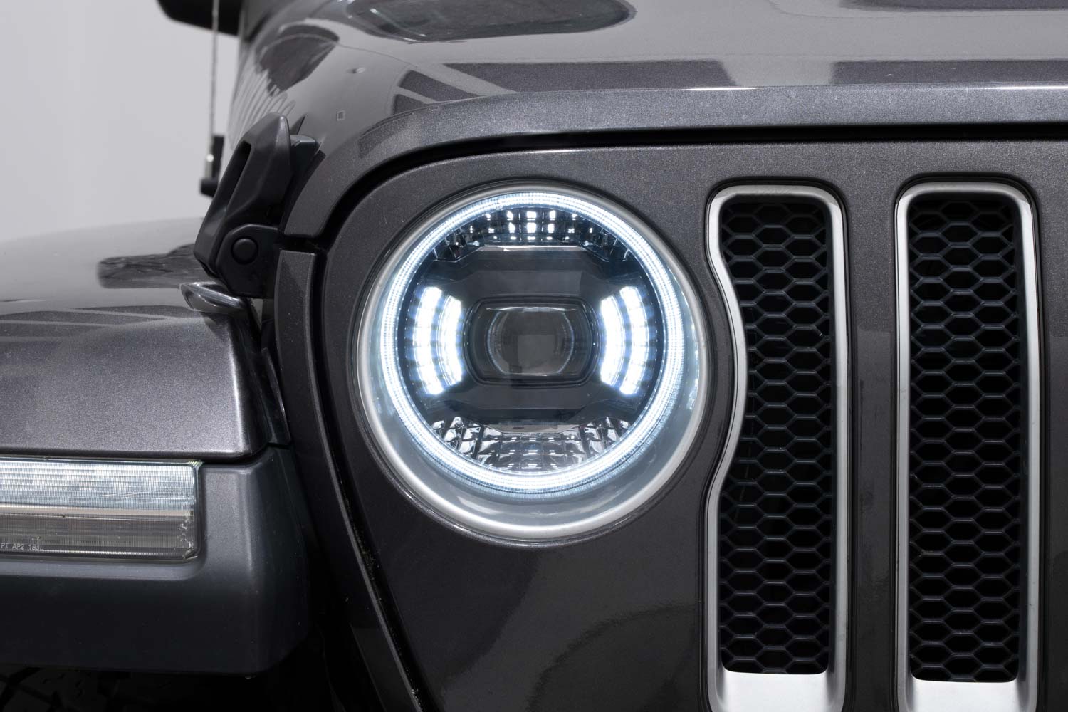 Elite Series Headlights installed on Jeep JL Wrangler