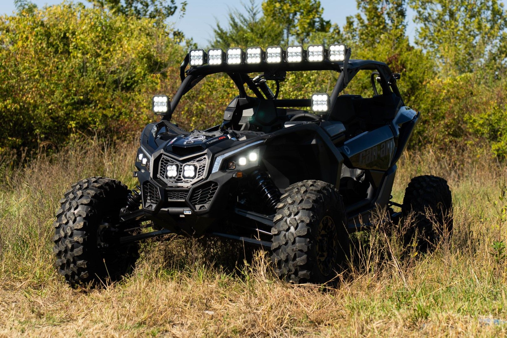 2017-2025 Can-Am Maverick X3 with SS5 Roof CrossLink LED Lightbar Kit installed