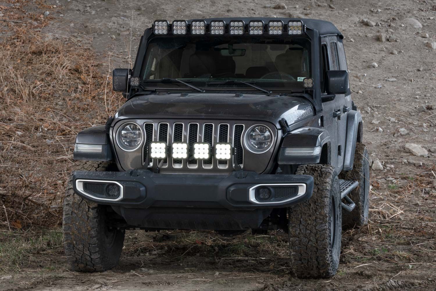 Bumper CrossLink Lightbar installed on Jeep JL