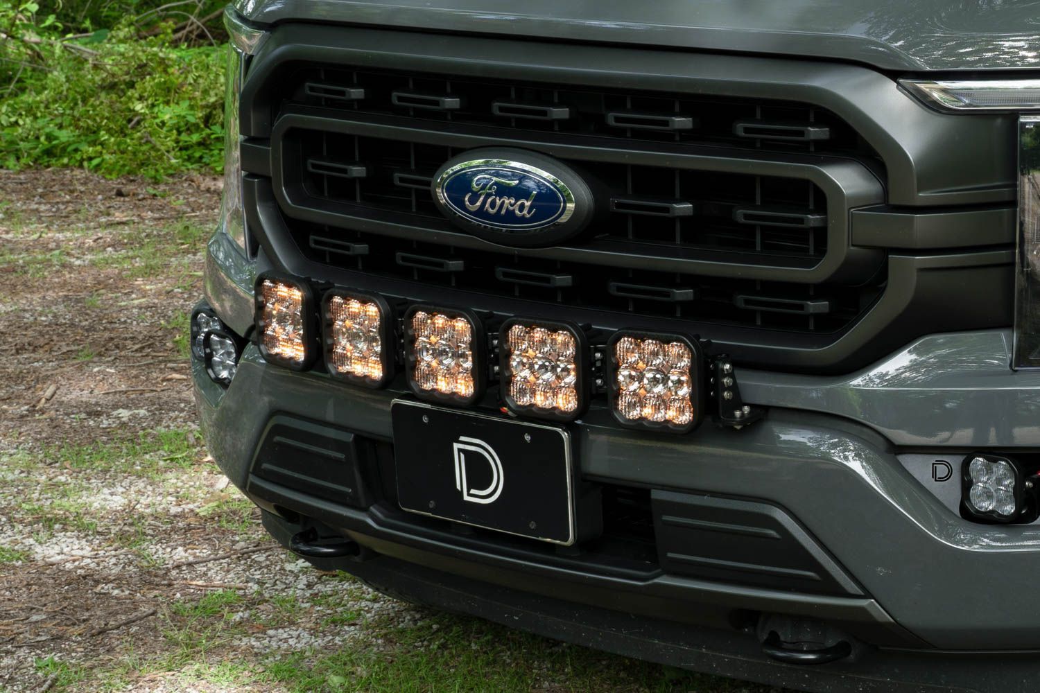 SS5 Grille CrossLink Lightbar Kit on 2021 Ford F-150